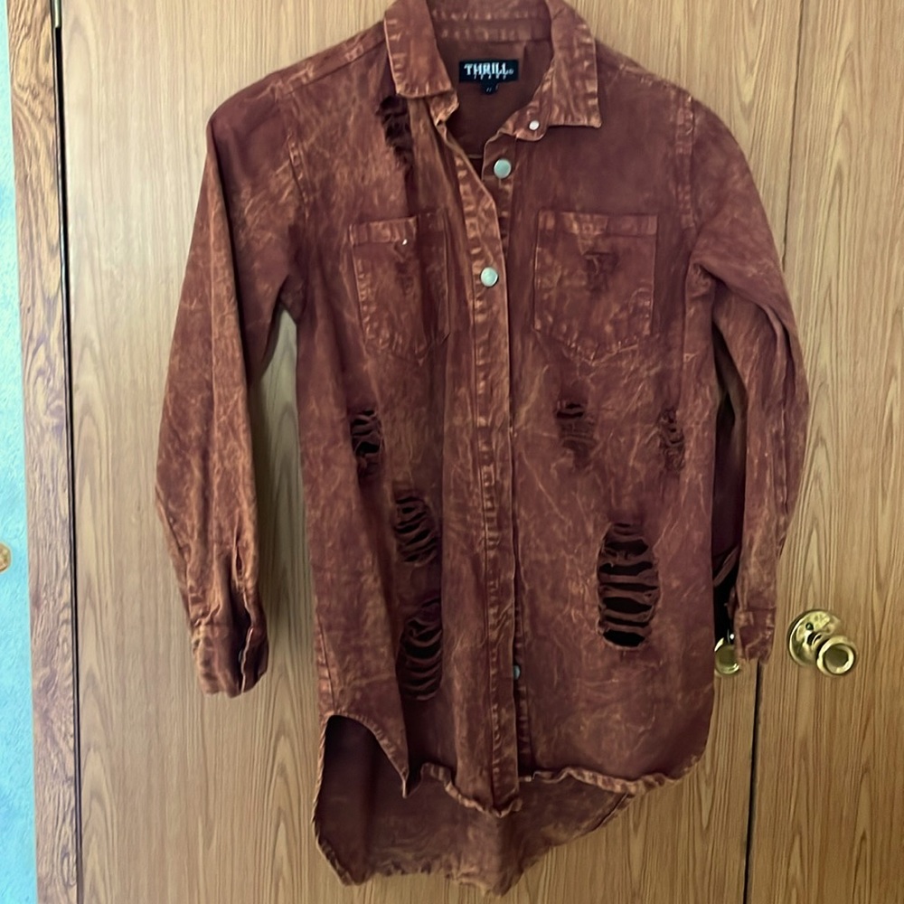 THRILL JEANS RIPPED COLLECTION DENIM JACKET / TOP/ SHIRT SZ MED